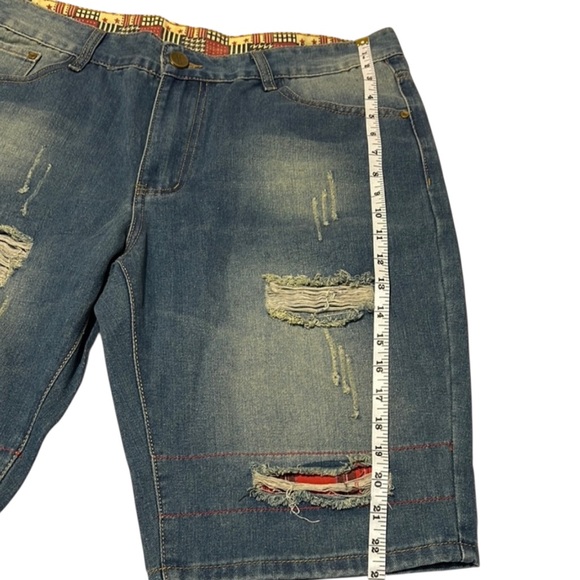 Fashion Jeans Blue Bermuda Shorts with Distressed Vintage Style Size Large NWOT - Picture 6 of 8